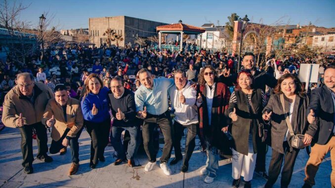 Asiste alcalde Marco Bonilla a verbena popular en la colonia PRI de Parral