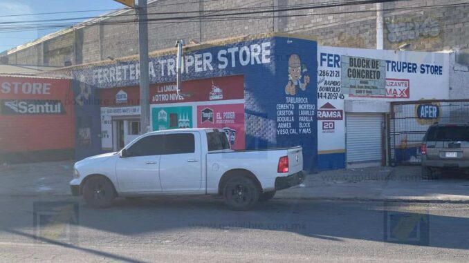 Roban ferretería en el Fuentes Mares; se llevan dinero y equipo