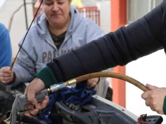 Capacitan municipio a mujeres con curso de mecánica automotriz