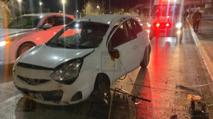 Choque con volcadura en la avenida Cantera deja un conductor lesionado