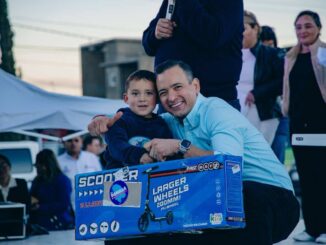 Asiste alcalde Marco Bonilla a verbena popular en la colonia PRI de Parral