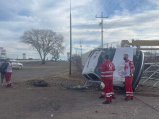 Choque volcadura en el Corredor Comercial deja una mujer Rarámuri sin vida