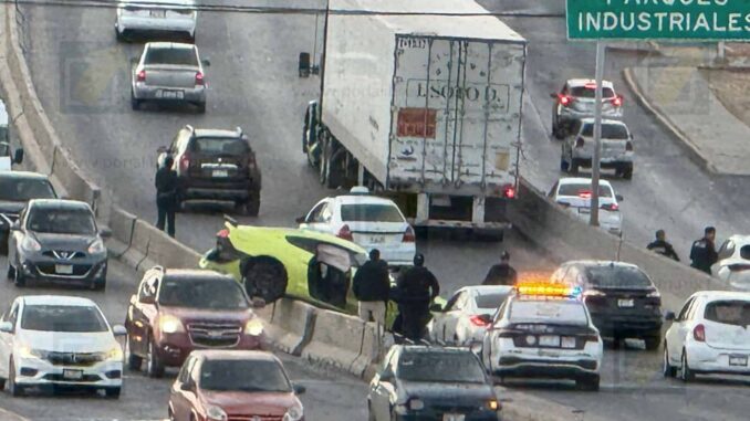 Aparatoso choque en el Juventud y Ortiz Mena provoca desquiciamiento del tráfico