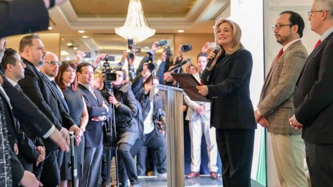 Maru Campos ofrece al gremio empresarial seguir trabajando juntos ante los retos binacionales