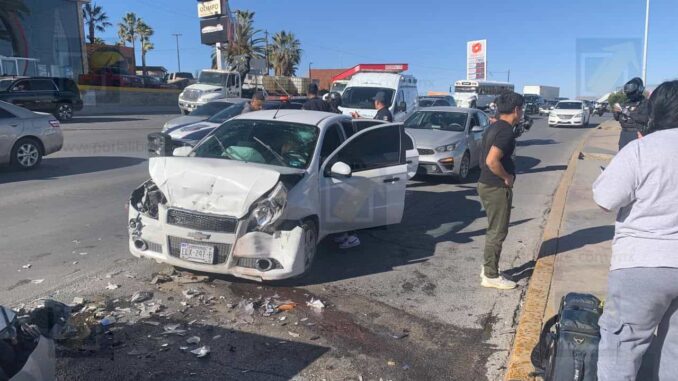 Choque en el Periférico deja tres lesionados