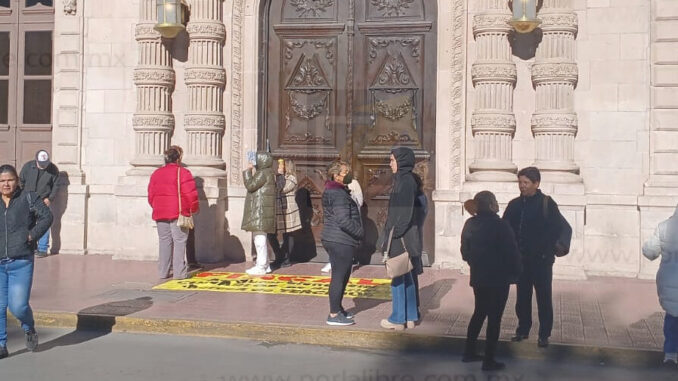 Manifestantes exigen atención de la gobernadora por caso Aras y anuncian cierre de calles