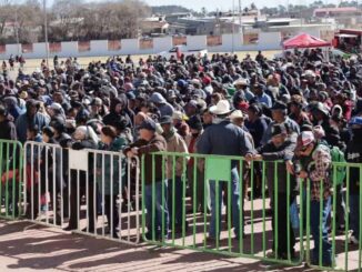 Entregan a más de 3 mil habitantes de Guachochi 2 mil 500 chamarras y 120 toneladas de maíz y frijol