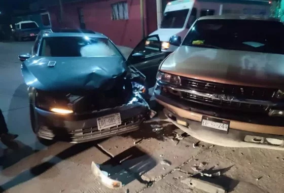 Choque en la calle Circunvalación deja daños materiales