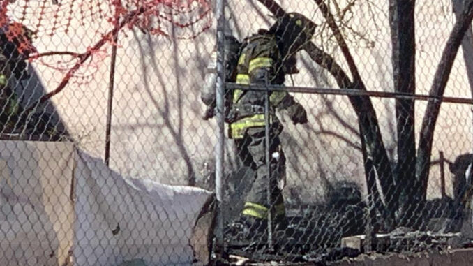 Hombre es rescatado de incendio provocado en la colonia Ampliación Mármol
