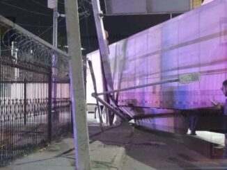 Accidente de tráiler bloquea avenida Pacheco y Canal