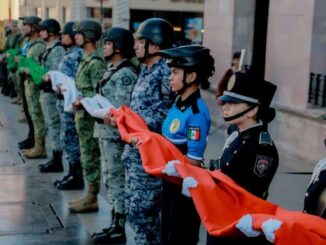 Conmemoran 108 aniversario de la Constitución Política con izamiento de bandera en Plaza de Armas