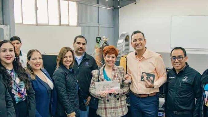 Con Presupuesto Participativo, entrega alcalde Bonilla máquina CNC en CONALEP 1