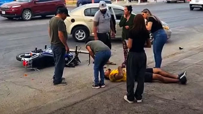 Motociclista queda lesionado en choque con vehículo
