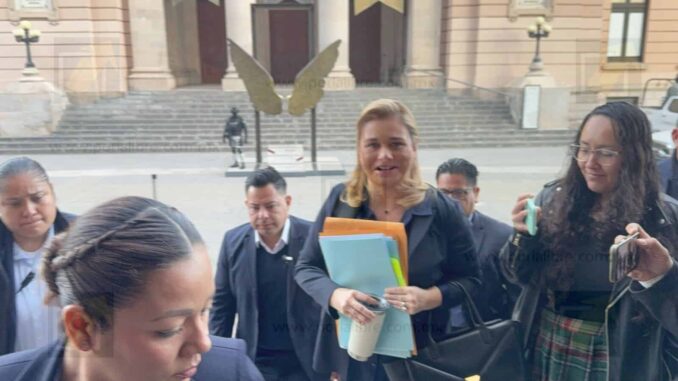 Arriba gobernadora a reunión de la mesa de seguridad en palacio