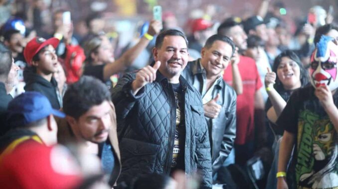 Acude alcalde a homenaje de Blue Demon Jr