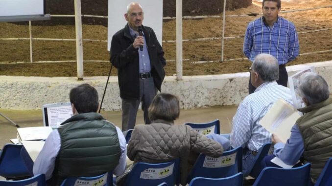 Imparte SDR capacitación a ganaderos sobre herramientas para enfrentar la sequía