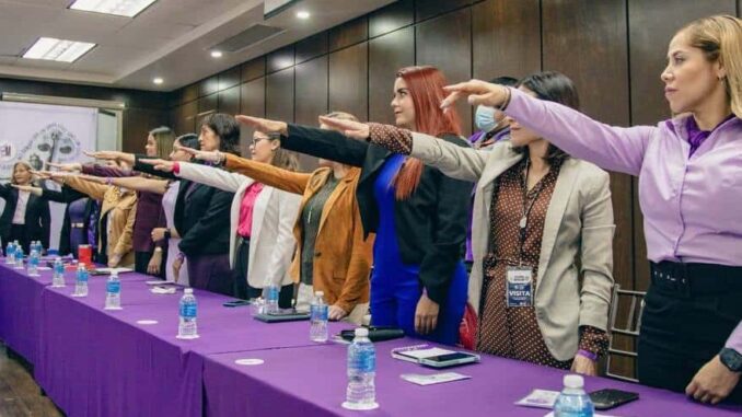 Alcalde Bonilla toma protesta a las integrantes del Gabinete Violeta