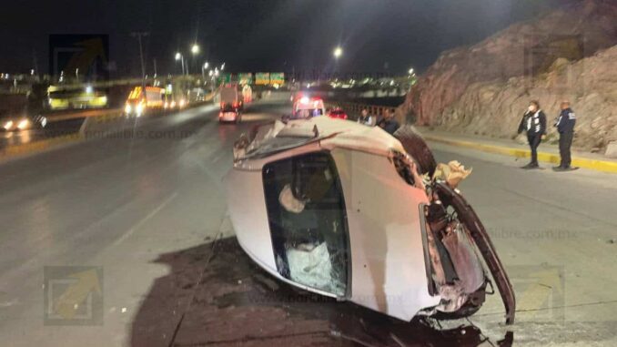 Vuelca en la Carretera Aldama-Chihuahua: Conductor Atendido por Paramédicos