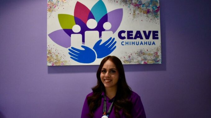 Brinda especialista de CEAVE contención en crisis a mujer que intentó suicidarse