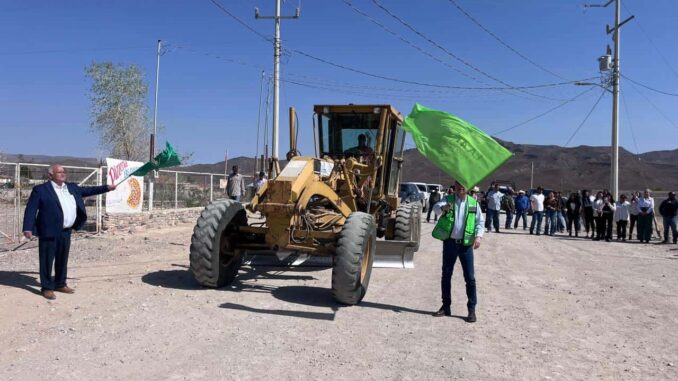 El Partido Verde sí cumple: Octavio Borunda en entrega de motoconformadora