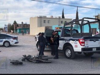 Motociclista sufre accidente tras omitir alto en cruce en la colonia Revolución