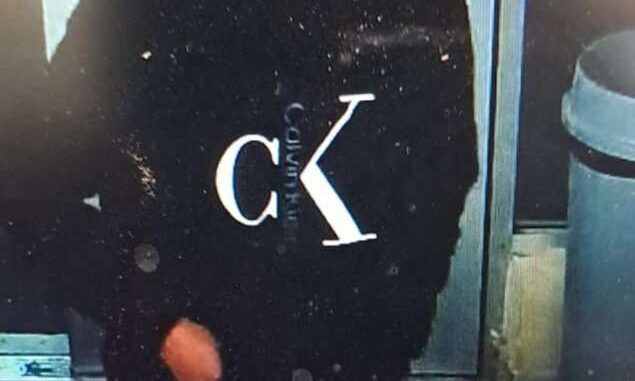 Arrestan a adolescente con arma 9 mm; lo investigan por varios asaltos