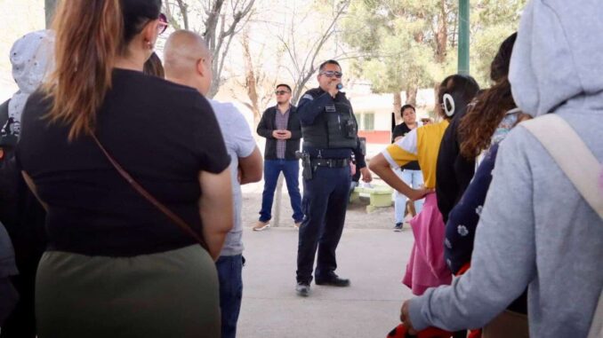 Dan plática preventiva en la secundaria 3082