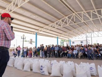 Recorre Arturo Medina la sierra con entrega permanente de apoyos alimentarios