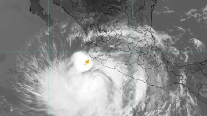 «Dalila» ocasiona lluvias intensas en occidente y sur de México
