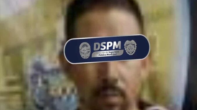 Policías municipales detienen en Villa Juárez a sujeto acusado de abuso s€xual