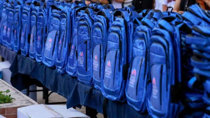 Concluye alcalde Bonilla entrega de mochilas a alumnado de nivel medio superior en el CBTIS 122