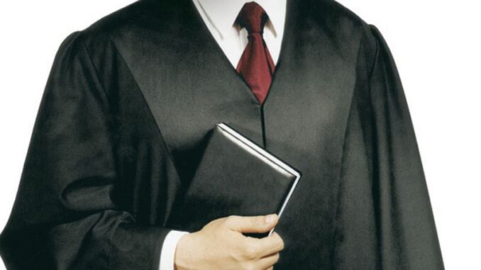 Presenta morena reforma para eliminar el uso obligatorio de la toga en la SCJN