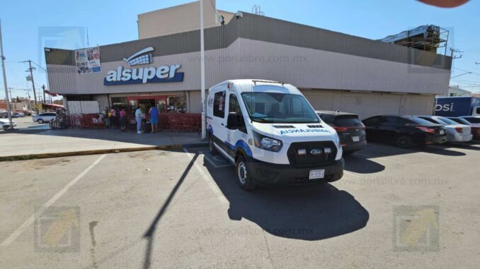Ladrón agrede a guardia de seguridad con una varilla en supermercado de colonia Alamedas