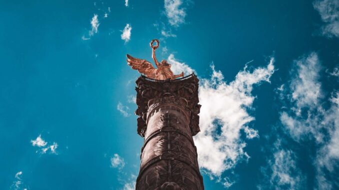 Fitch prevé recesión para México en 2025 por ser «vulnerable» ante proteccionismo de EEUU