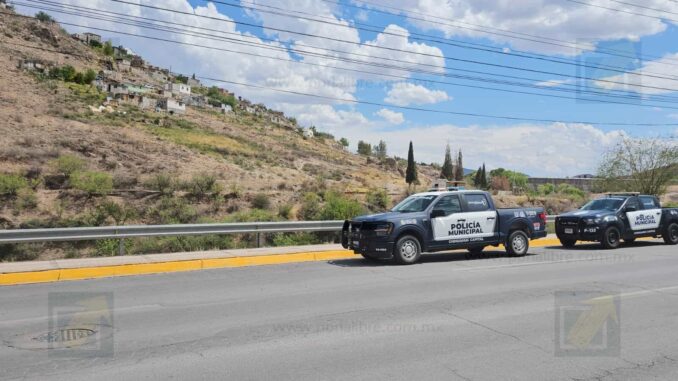 Hallan cuerpo maniatado y envuelto en una lona a metros de la cortina de la presa Chuvíscar