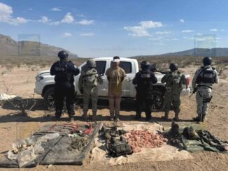 Detienen a delincuente con arsenal y vehículo blindado en Ojinaga