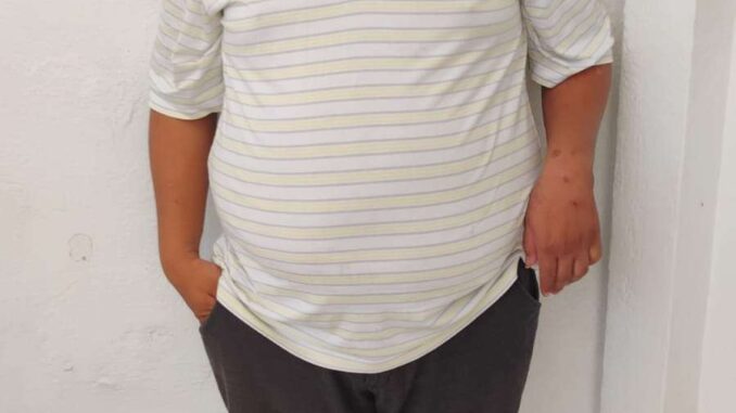 Solicitan apoyo para localizar a familia de hombre extraviado