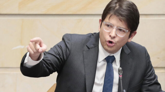 La Fiscalía colombiana imputa a cuarto implicado en atentado contra senador Uribe Turbay