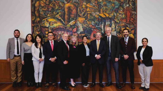 El canciller de México aborda con víctimas de EE.UU. el freno al tráfico de armas de fuego