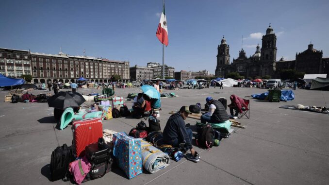 Tras 24 días, maestros de la CNTE retiran plantón en Ciudad de México