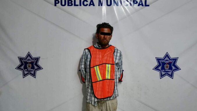 Detienen a hombre por robo y daños a una tienda de conveniencia