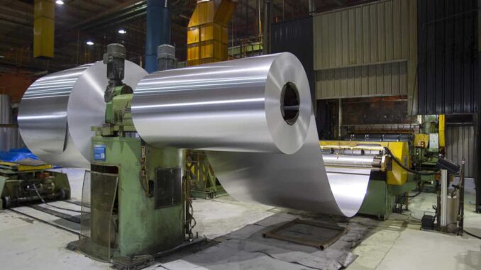 EE.UU. se dispone a doblar aranceles al acero y aluminio entre dudas sobre la negociación