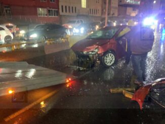 Joven conductora choca y vuelca en La Cantera y Washington