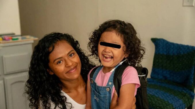 Buscan apoyo para detener expulsión de niña mexicana que recibe tratamiento vital en EE.UU.