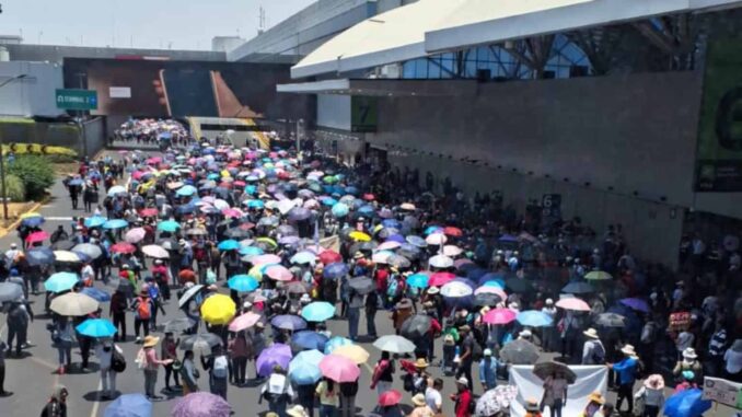Suspenden operaciones por 18 minutos en el AICM por bloqueos de la CNTE