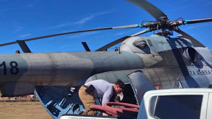 Apoya helicóptero de la Sedena en incendio forestal en Madera