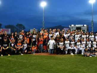 Entrega SEyD uniformes y útiles escolares a estudiantes de la primaria Héroes de la Revolución de Delicias