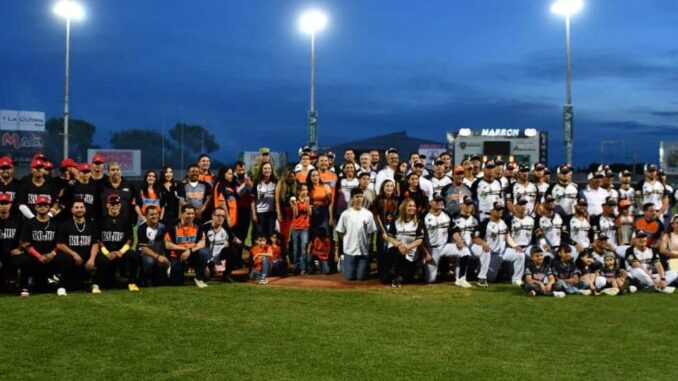 Entrega SEyD uniformes y útiles escolares a estudiantes de la primaria Héroes de la Revolución de Delicias