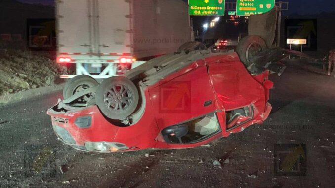 Choque alcance provoca volcadura en la carretera Panamericana; responsable se da a la fuga