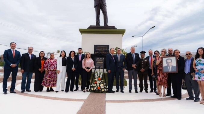 Reconoce alcalde Bonilla a Alfonso Luján Sánchez como «Maestro ilustre 2025»